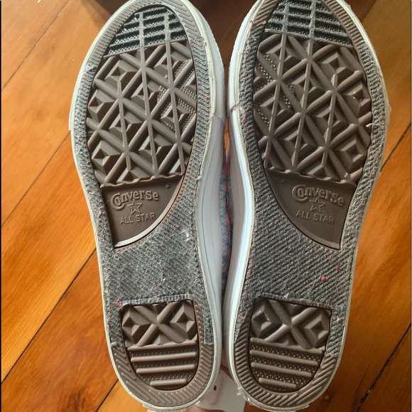 Girl's Converse - Picture 5 of 6